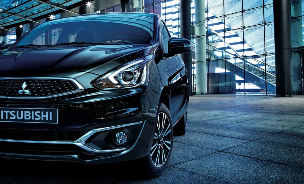 mirage bi xenon hid home 1024x619 Черный автомобиль Mitsubishi в современном здании